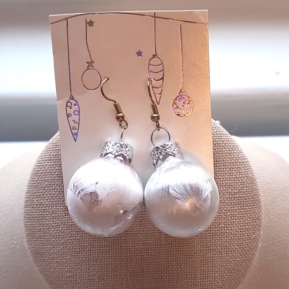 White and Silver Ornament Earrings - Picture 1 of 1